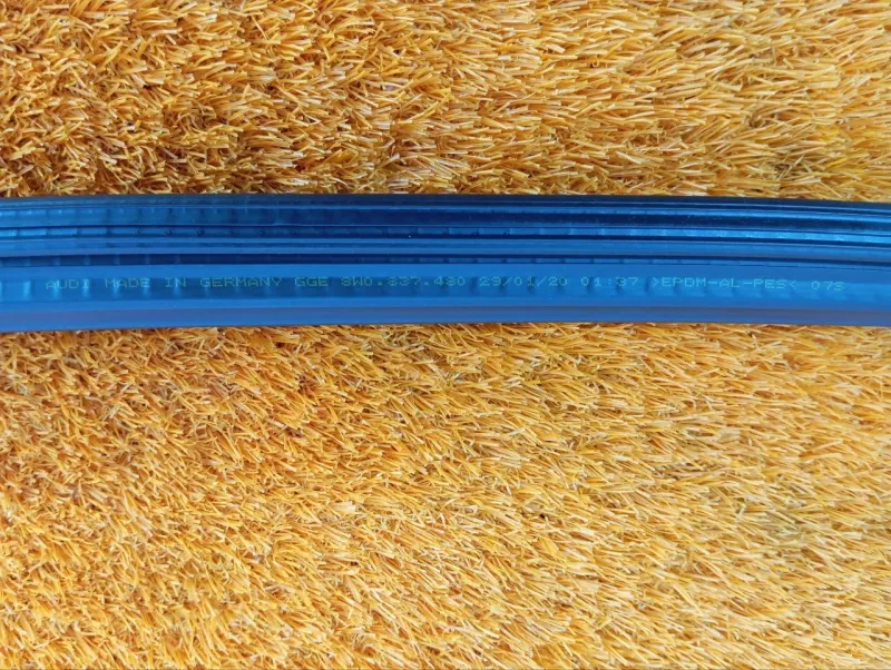 Уплотнитель стекла двери