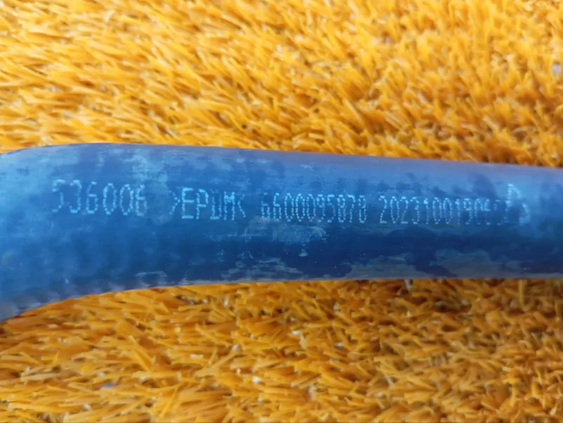 Патрубок радиатора