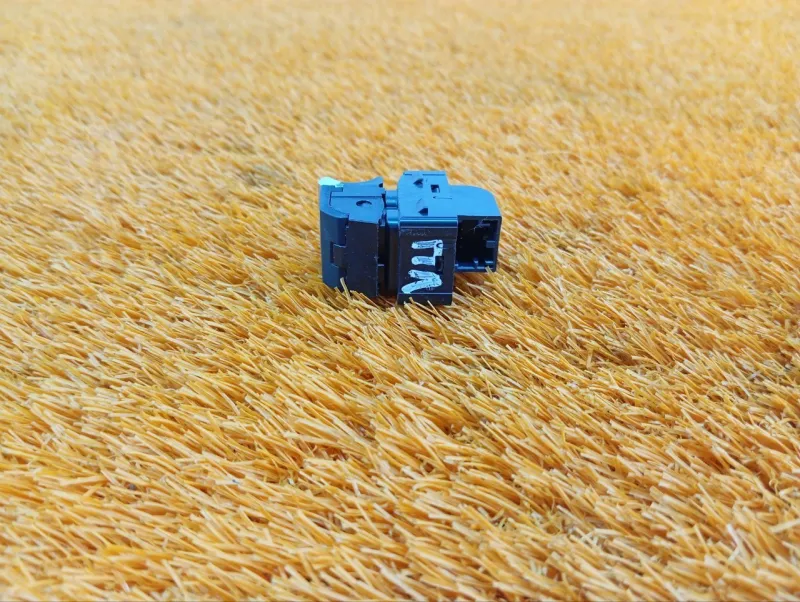 Кнопка открывания багажника