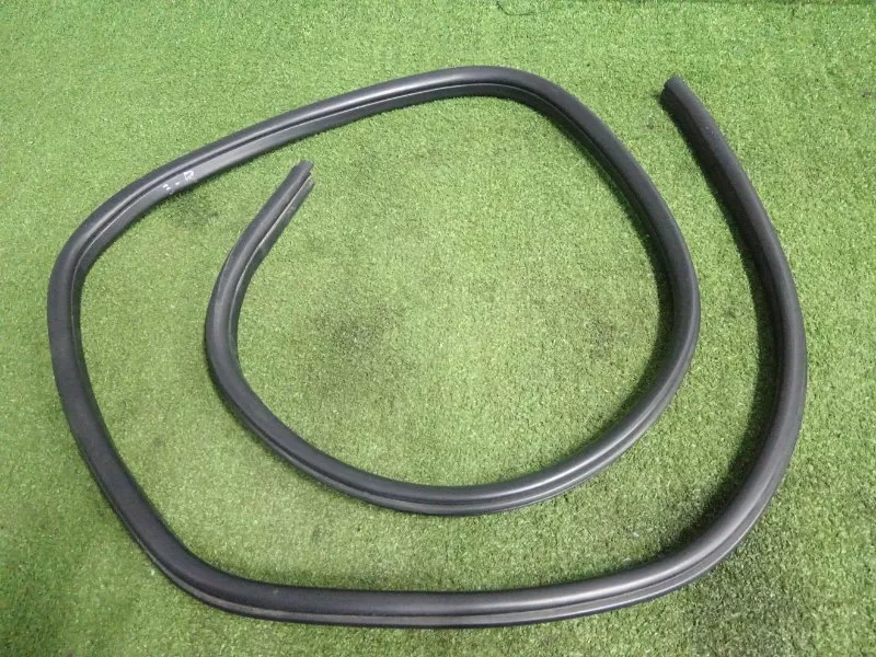 Уплотнитель проема двери