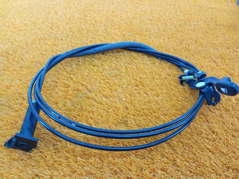 Трос лючка топливного бака