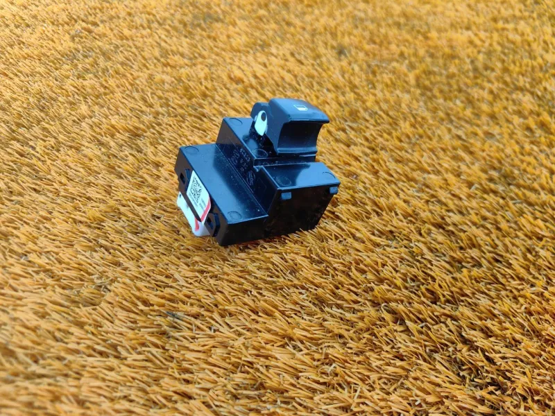 Кнопка стеклоподъемника