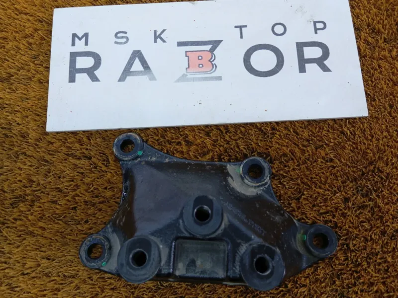 Крепление двигателя