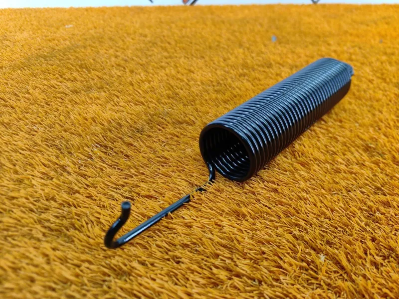 Пружина крышки багажника