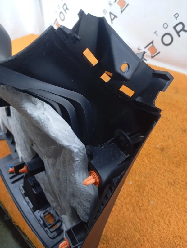 Обшивка двери багажника