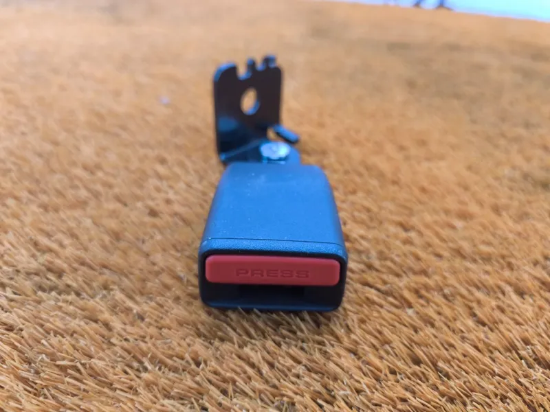 Ответная часть ремня безопасности