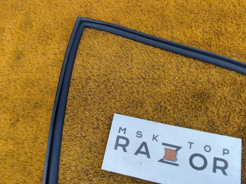 Уплотнитель стекла двери