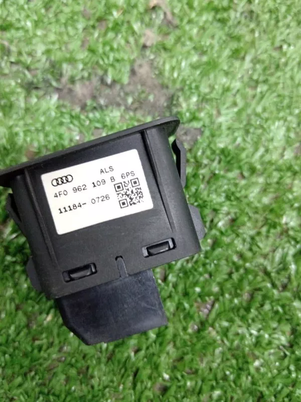 Кнопка аварийной сигнализации