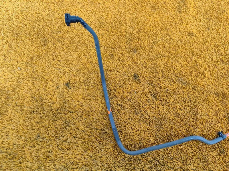 Трубка топливная