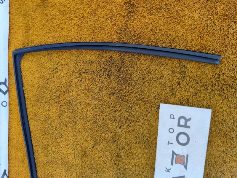 Уплотнитель стекла двери