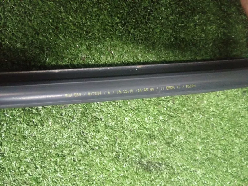 Уплотнитель стекла двери