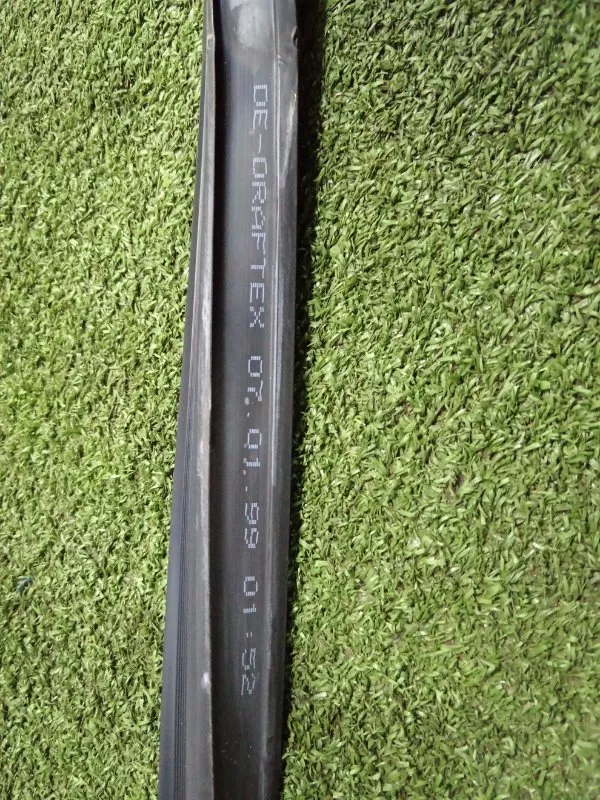 Уплотнитель стекла двери