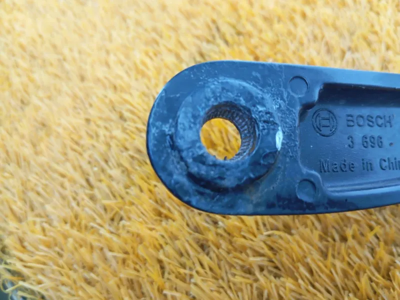 Поводок стеклоочистителя лобового стекла