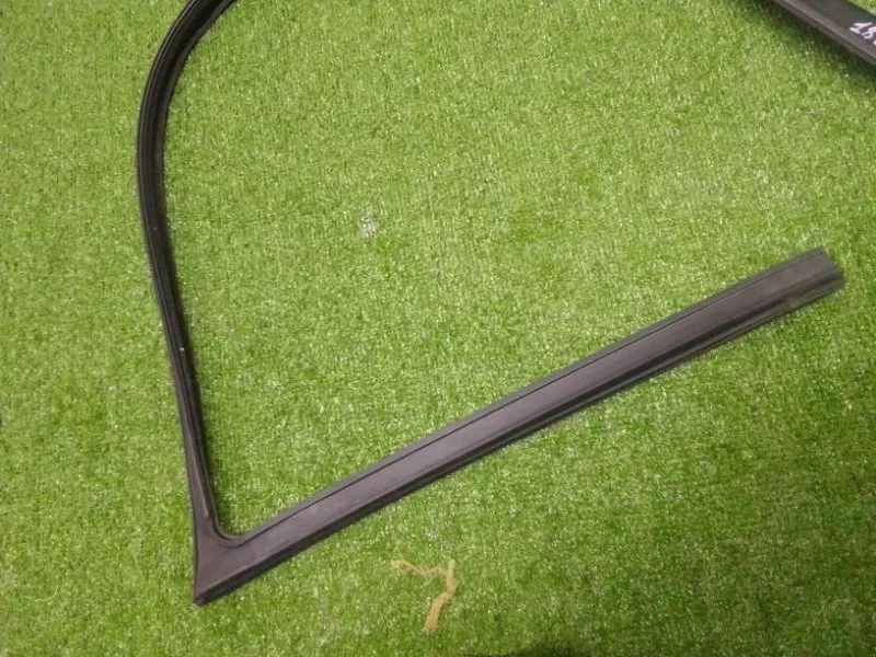 Уплотнитель стекла двери