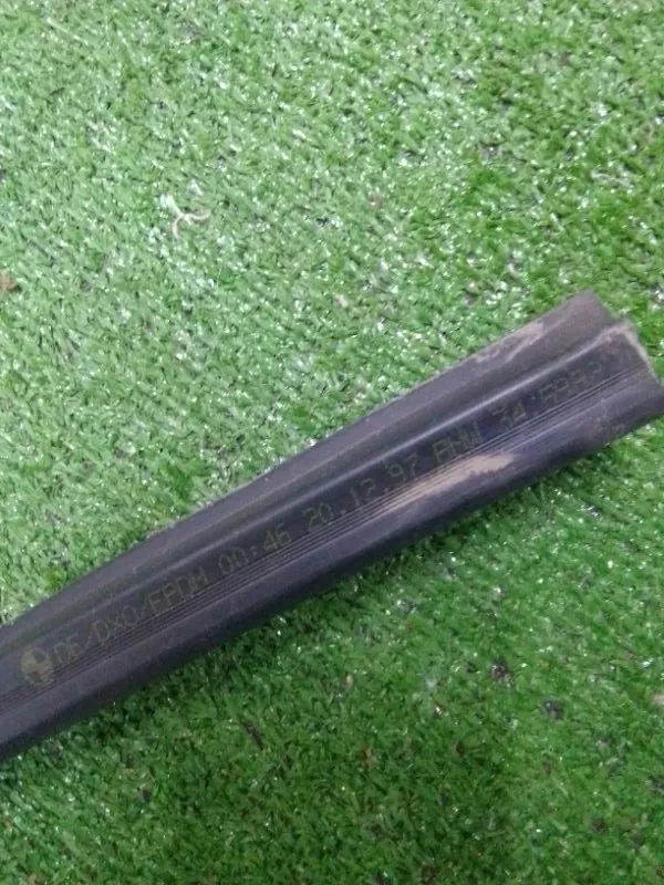 Уплотнитель стекла двери