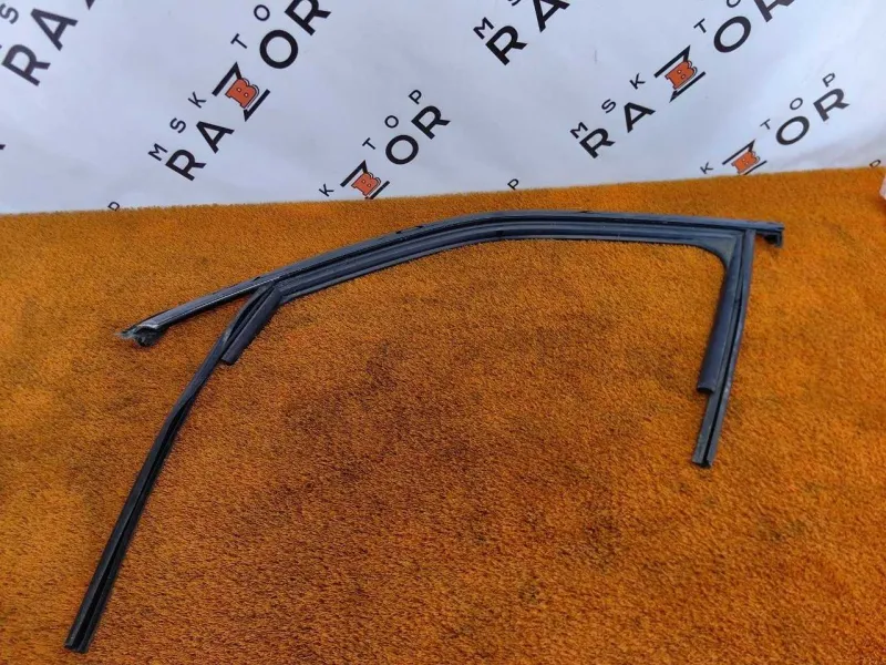 Уплотнитель стекла двери