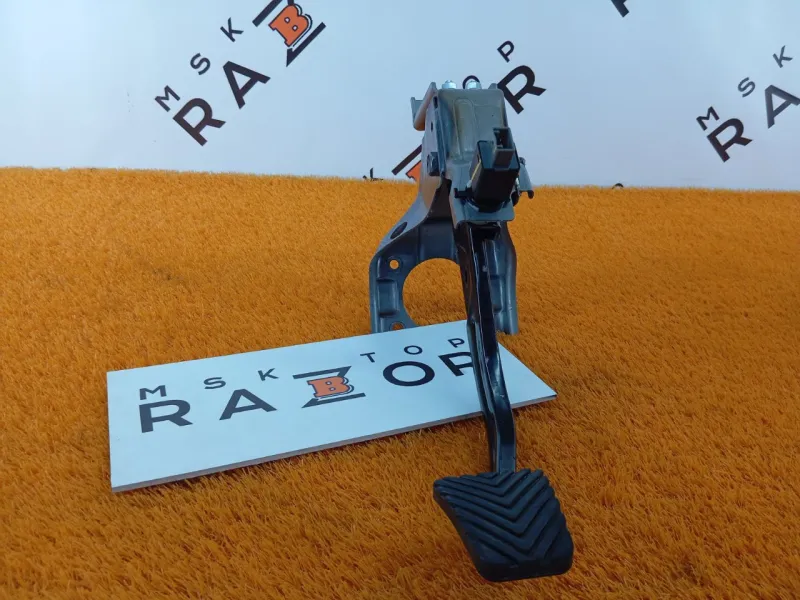 Педаль тормоза