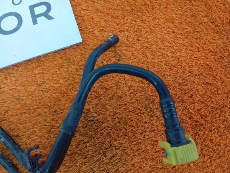 Трубка топливная