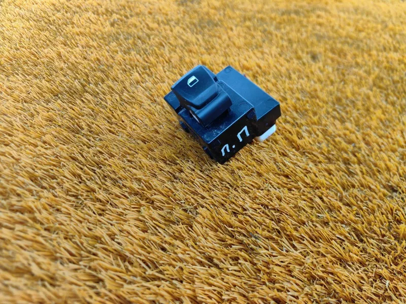 Кнопка стеклоподъемника