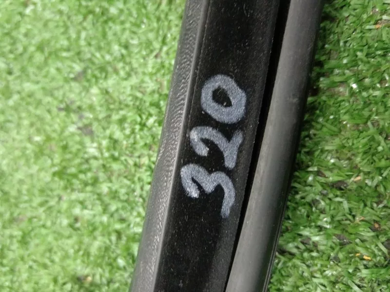 Уплотнитель стекла двери