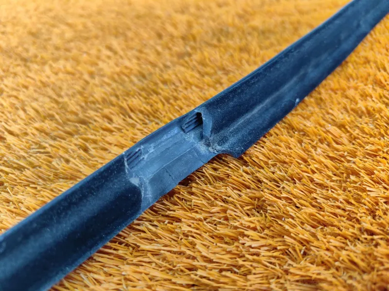 Молдинг стекла