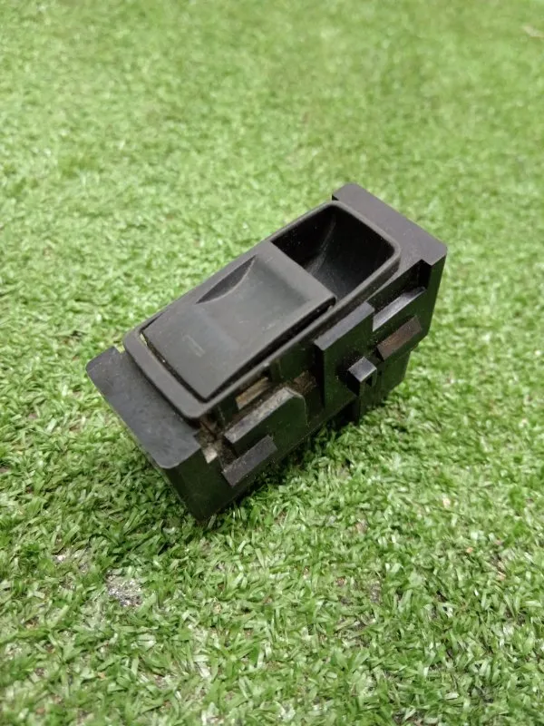 Кнопка стеклоподъемника