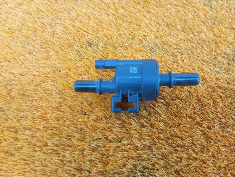 Клапан вентиляции топливного бака