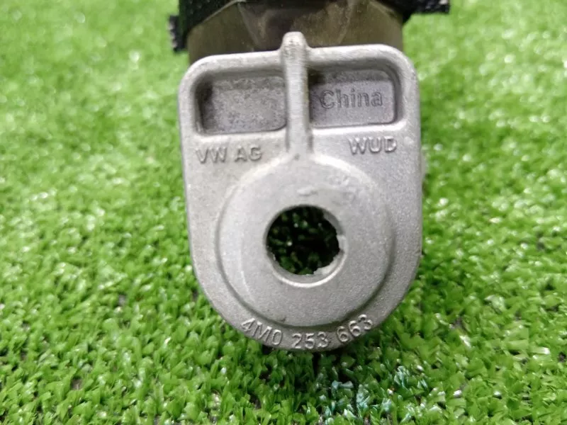 Крепление глушителя Audi A5 2019 4M0253147C 2 CYR, заднее левое