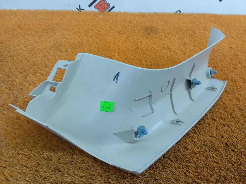 Обшивка двери багажника