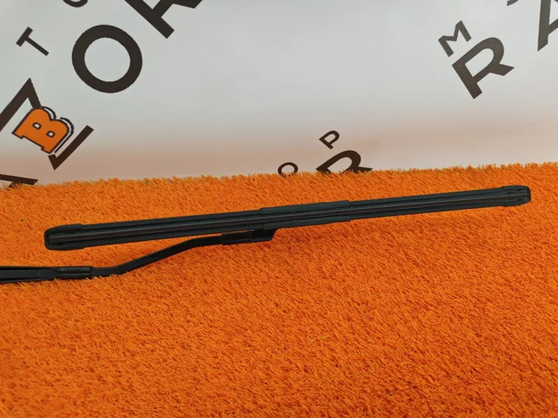 поводок стеклоочистителя