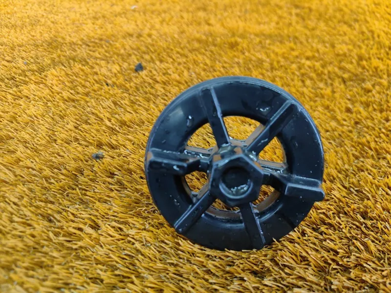 Болт крепления запасного колеса