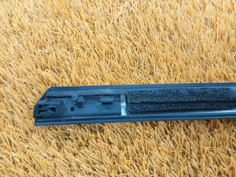 Уплотнитель стекла двери