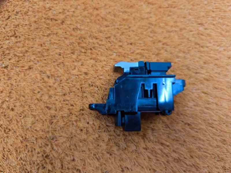 Кнопка стояночного тормоза