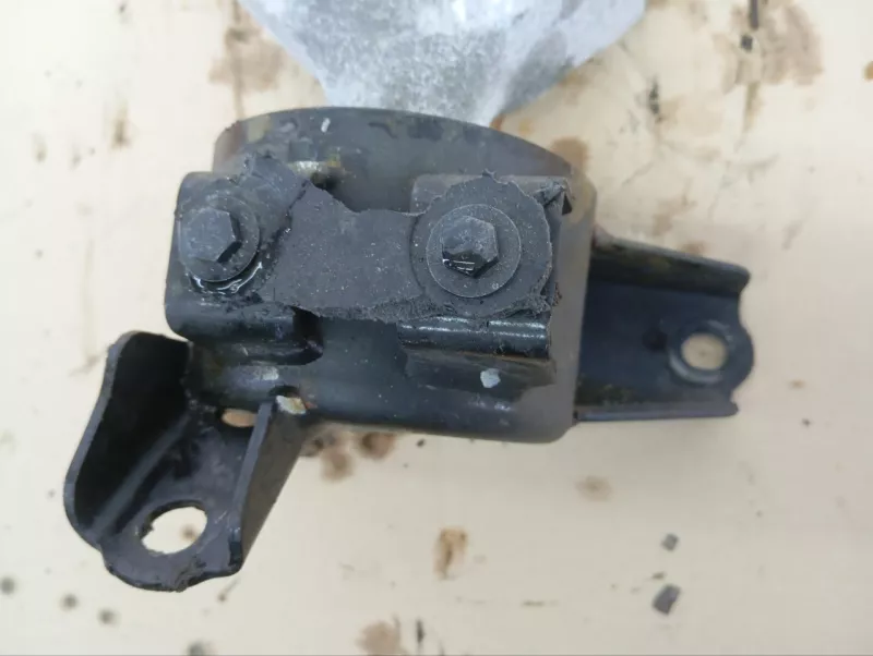 Опора двигателя