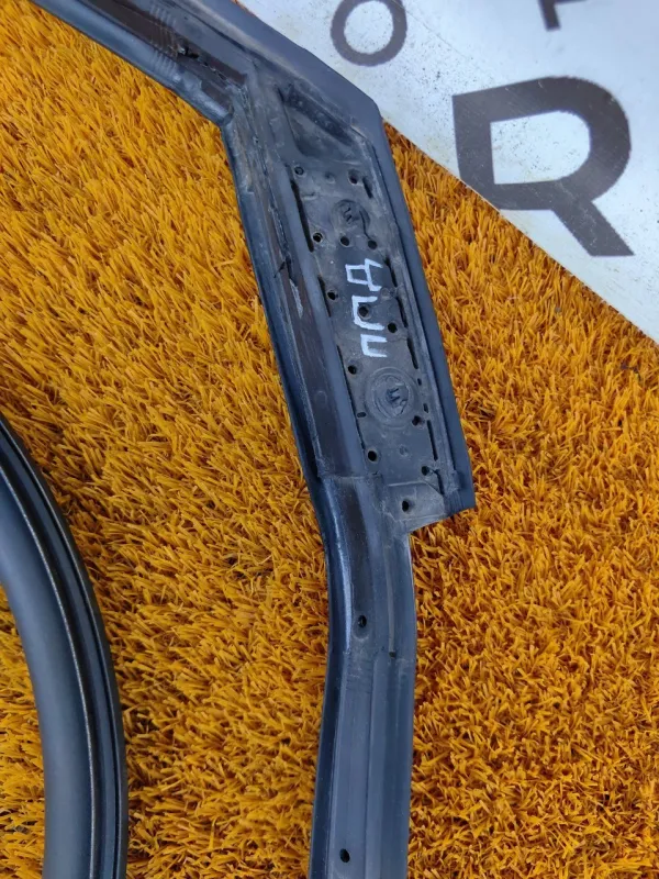 Уплотнитель двери