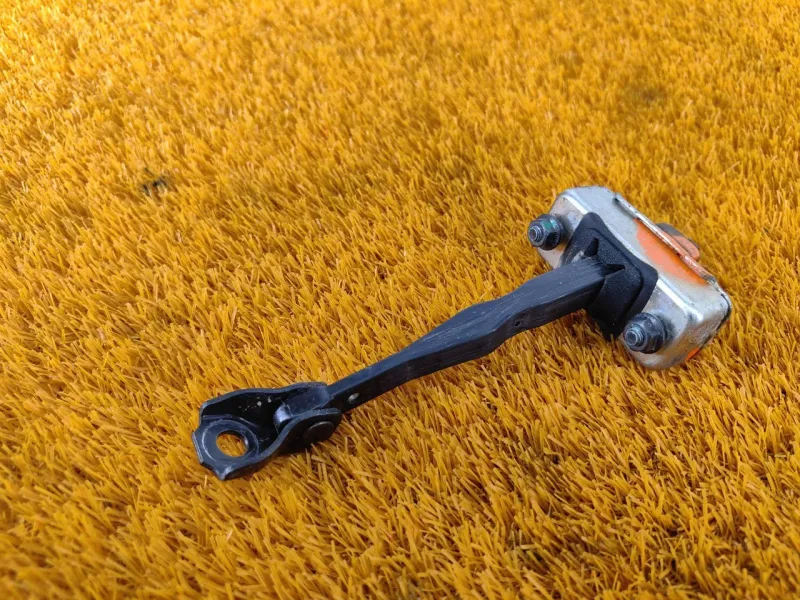 Ограничитель двери