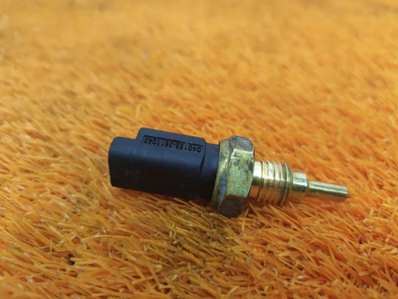 Датчик температуры охлаждающей жидкости