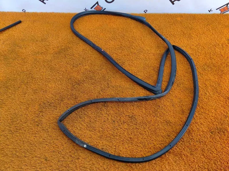 Уплотнитель двери