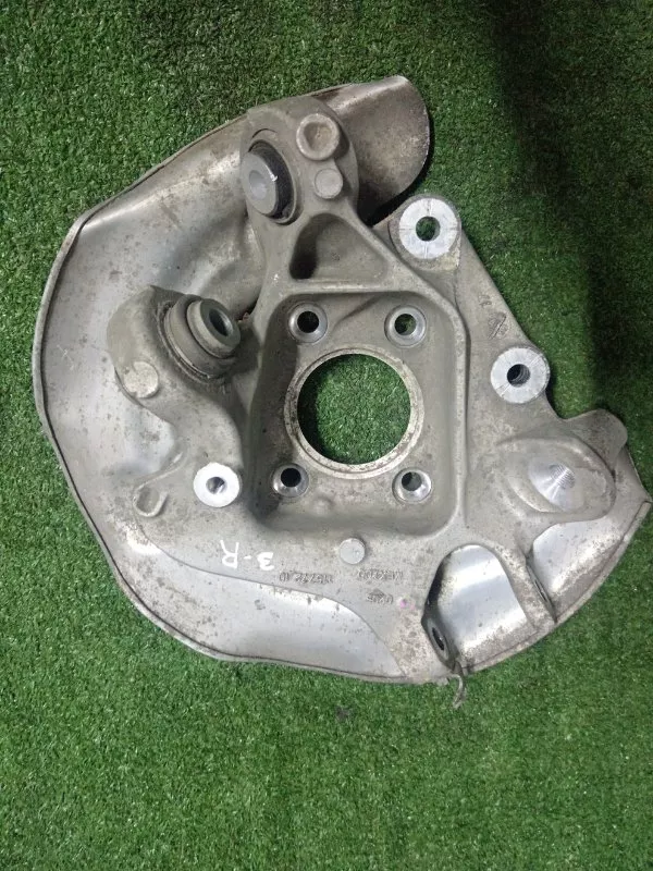 Кулак поворотный