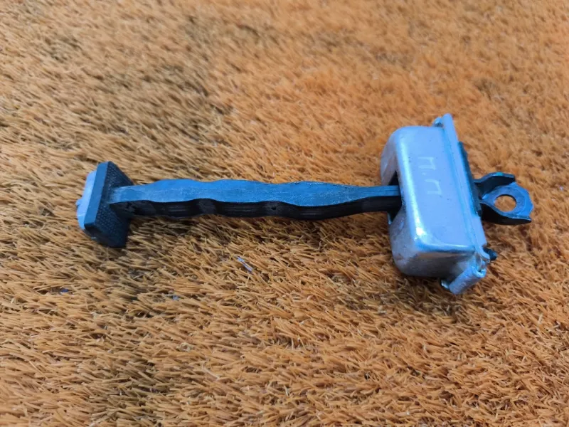 Ограничитель двери