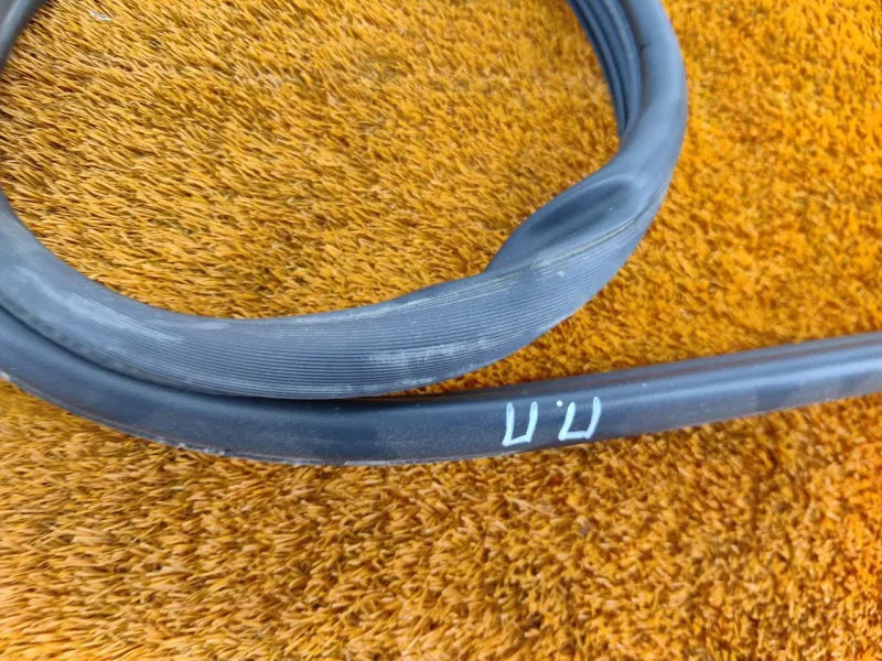 Уплотнитель проема двери