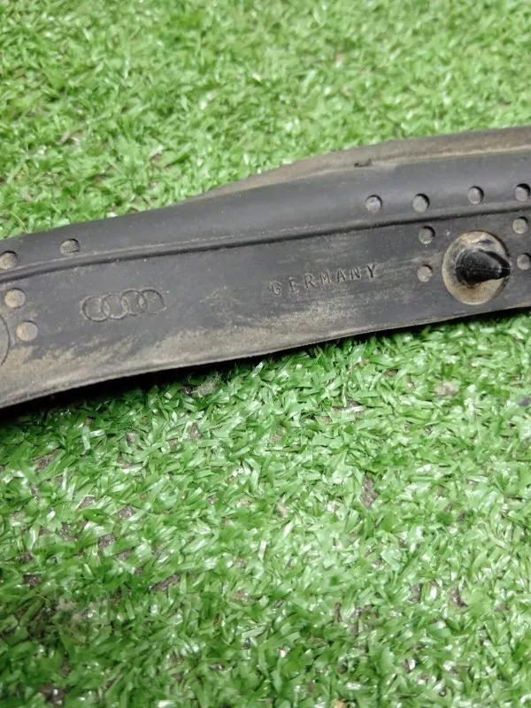 Уплотнитель стекла двери