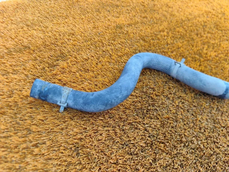 Патрубок отопителя