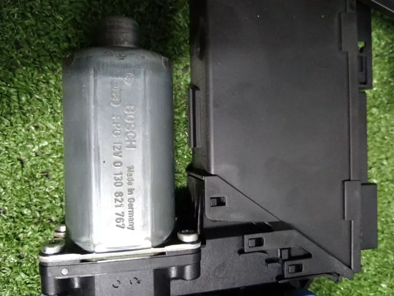 Стеклоподъемник Audi A4 2005 8E0839461B B7, задний левый