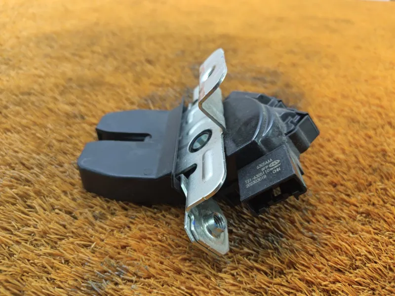 Замок багажника