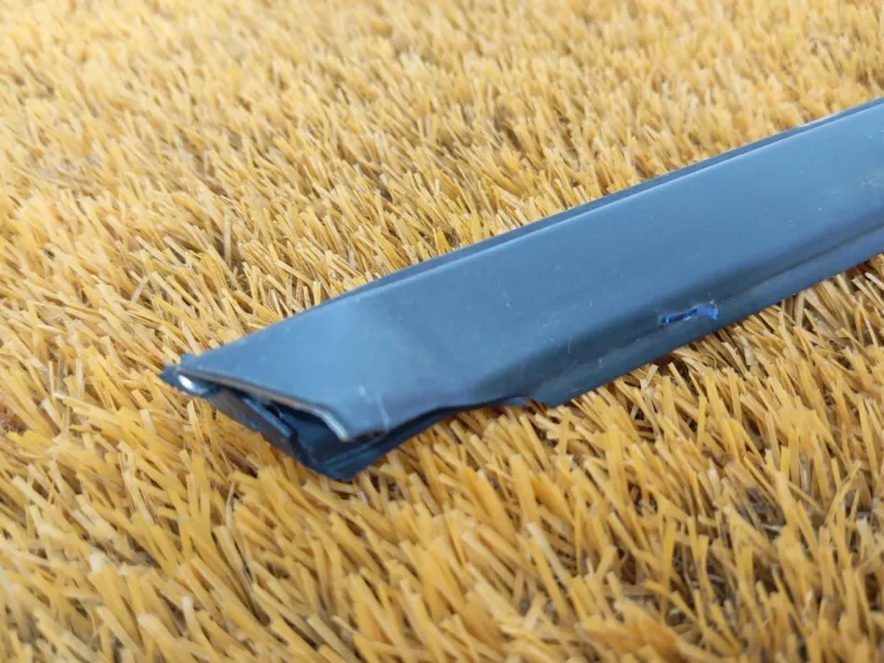 Уплотнитель стекла двери