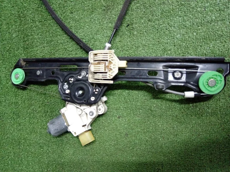 Стеклоподъемник BMW 1-Series 2004 51337138466 E87, передний правый