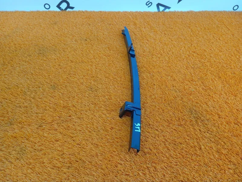 Направляющая стекла двери