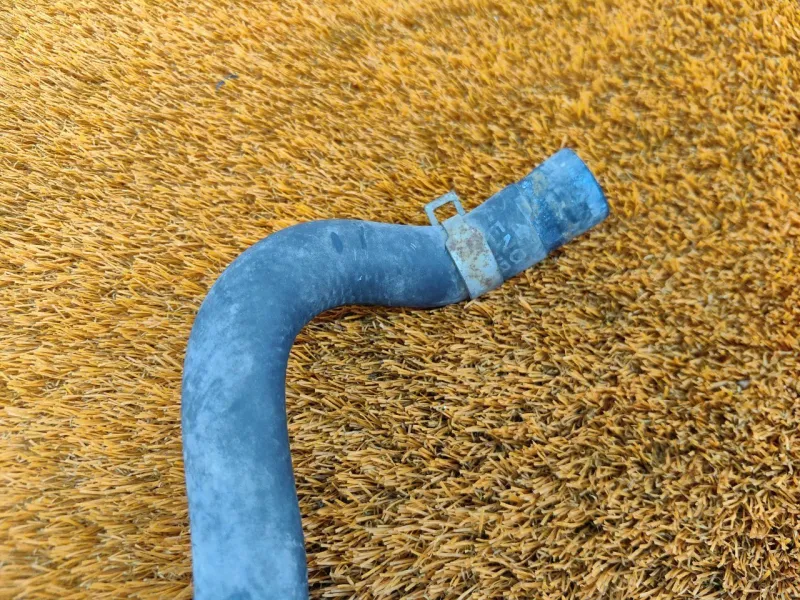 Патрубок отопителя