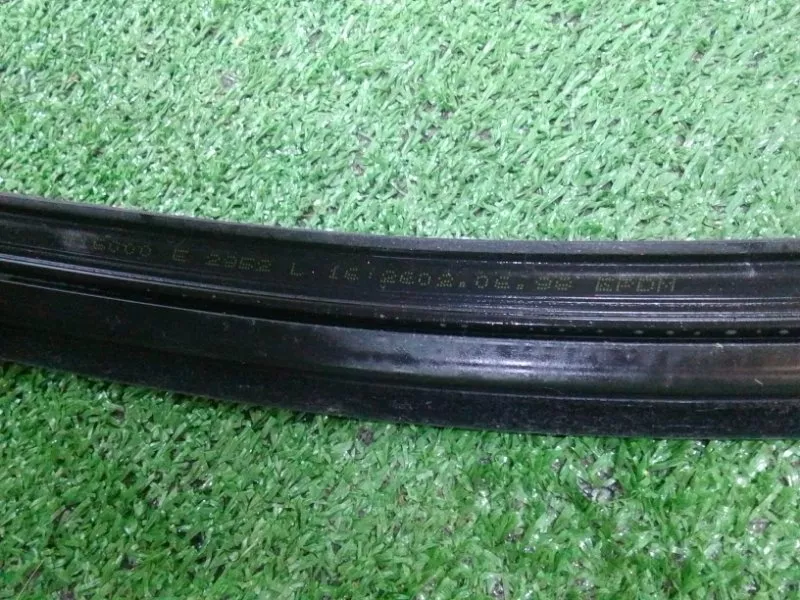 Уплотнитель стекла двери